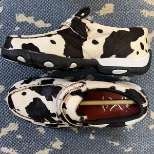 NEW W/O TAGS Children’s Twisted X Boots brand black and white cowhide moccasins